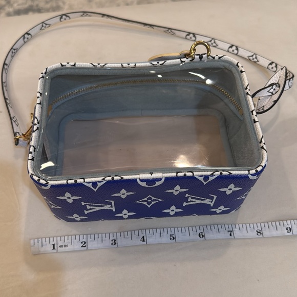 Louis Vuitton Louis Vuitton Monogram Beach Pouch Resort Okinawa - Picture 15 of 16